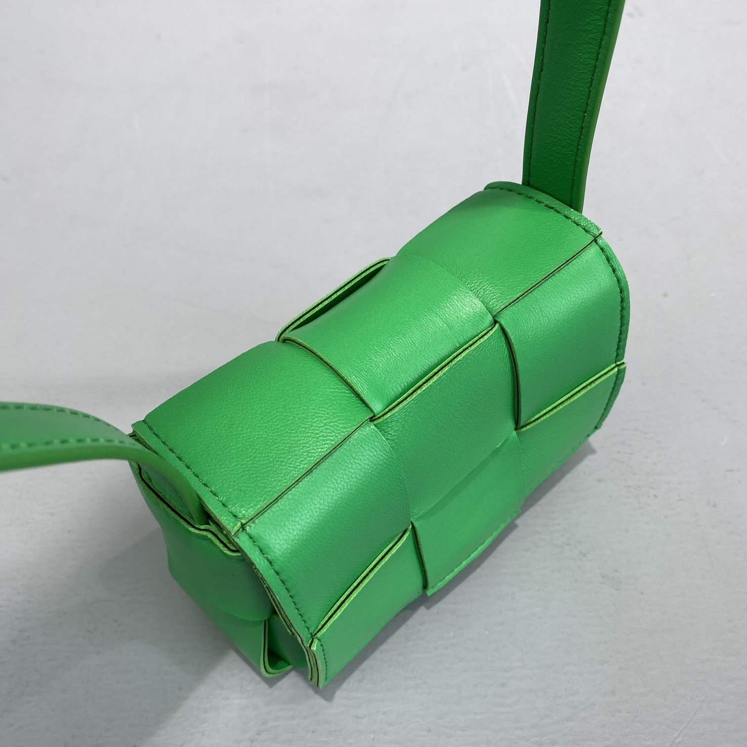 Bottega Veneta Candy Cassette Green. For Women. Women-s Bags 4.7in/12cm 666688VMAY13722 - Soul Replicas