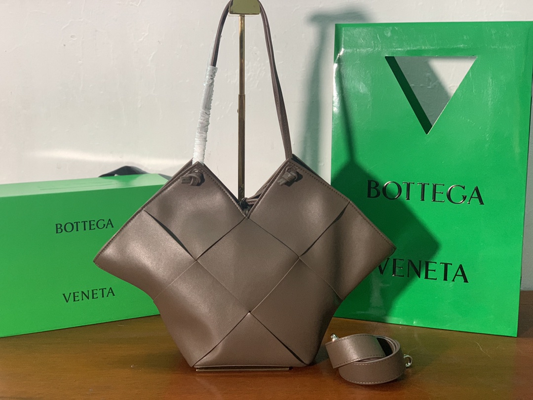 Bottega Veneta Shoulder Bag Dark Brown. For Women. Women's Bags 17.7in/45cm - Soul Replicas