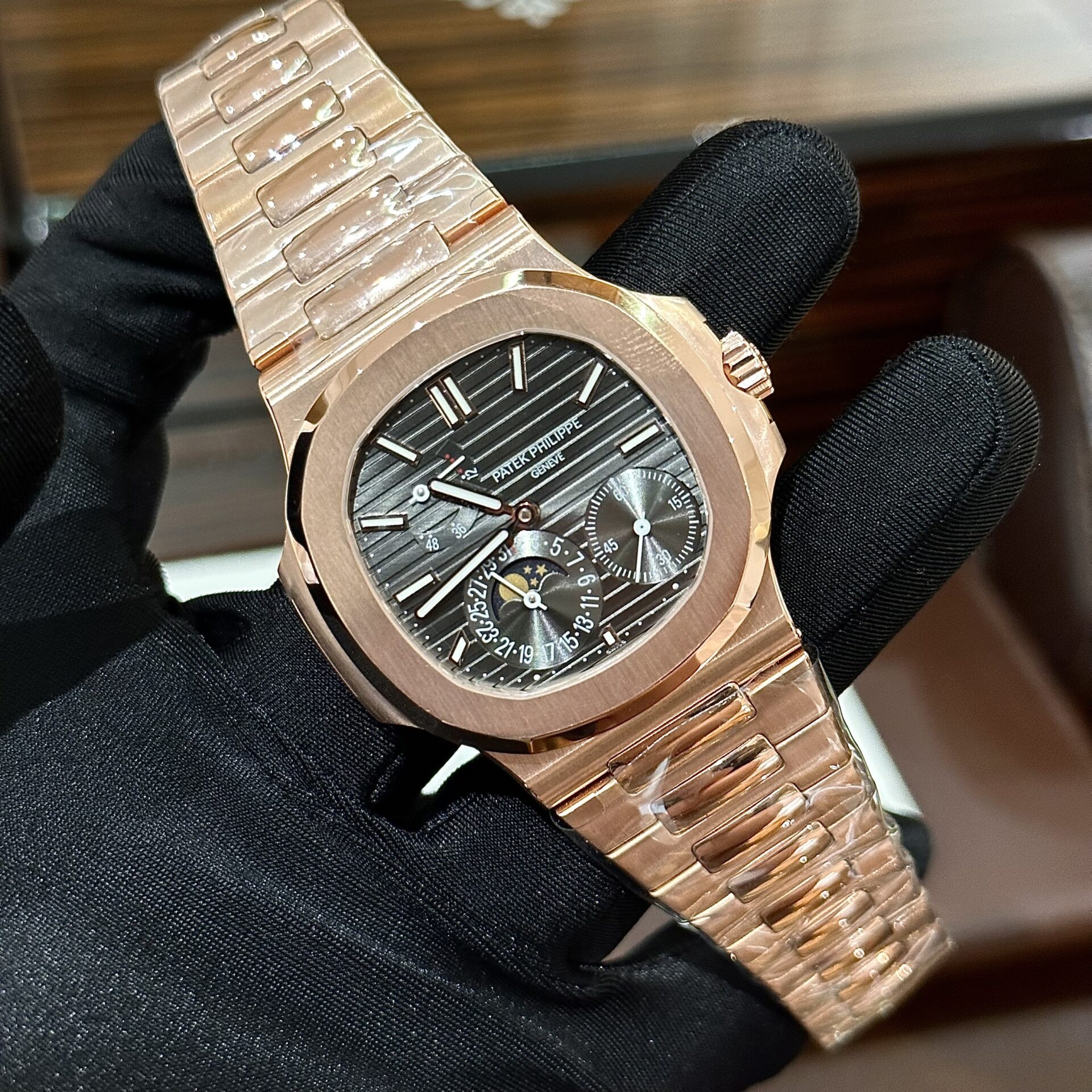Patek Philippe Best Replica Watch Nautilus 5712R Gold Wrapped GR Factory 40mm - Soul Replicas