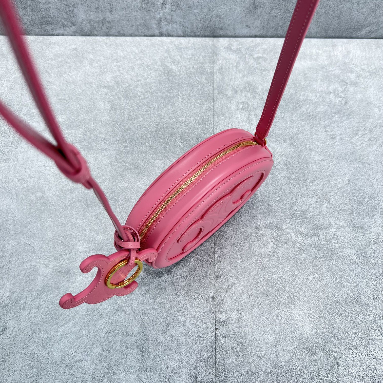 Celine Crossbody Oval Purse Cuir Triomphe PiNike For Women 6in/16cm 10I703DPQ.27LK - Soul Replicas