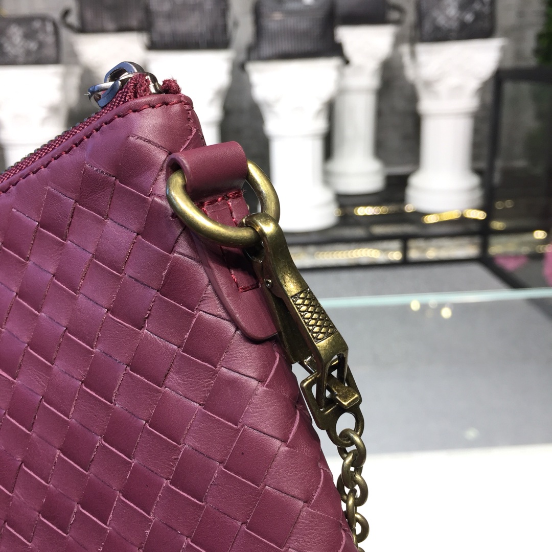 Bottega Veneta Chain Shoulder Bag Dark Red. For Women. Women's Bags 9.6in/24.5cm - Soul Replicas