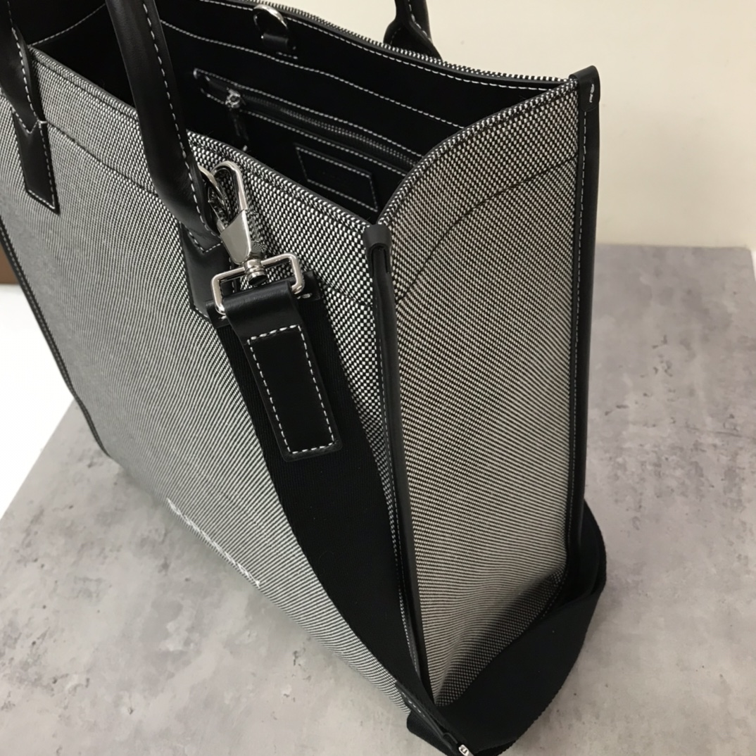 Burberry Horseferry Print Cotton Canvas Tote Black/Grey For Women. Women's Bags. Shoulder And Crossbody Bags 14in/ 35.5cm BUR 80508141 - Soul Replicas
