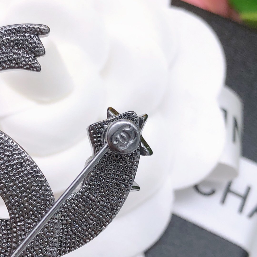 Chanel Brooch - Soul Replicas