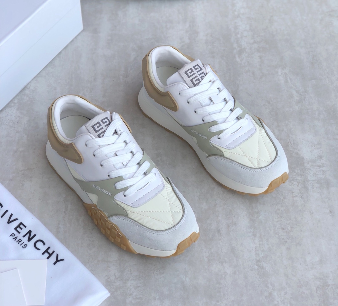Givenchy GIV Runner Sneakers White For Men GVC - Soul Replicas