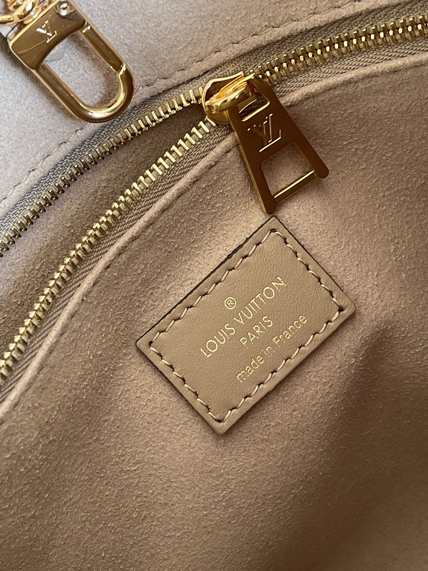 Louis Vuitton OnTheGo PM Tote Bag Monogram Empreinte Beige For Women. Women's Handbags. Shoulder And Crossbody Bags 9.8in/25cm LV - Soul Replicas