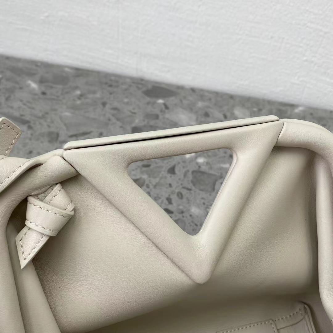 Bottega Veneta Point White. For Women. Women's Bags 8.6in/22cm 658476VCP409137 - Soul Replicas