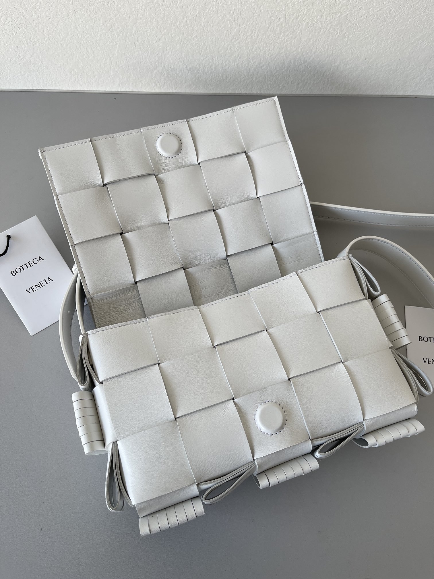 Bottega Veneta Cassette White. For Women. Women-s Bags 9.1in/23cm 680698V1G719009 - Soul Replicas