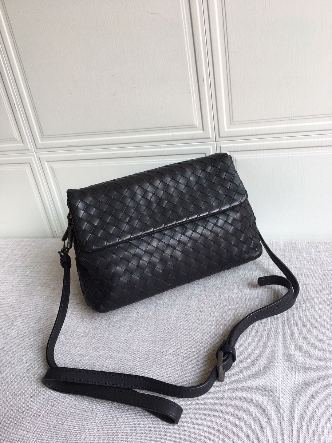 Bottega Veneta Classic Intrecciato Black. For Women. Women's Bags 8.9in/22.5cm - Soul Replicas