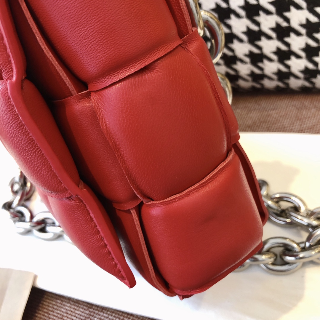 Bottega Veneta Chain Cassette Red. For Women. Women's Bags 10.2in/26cm - Soul Replicas