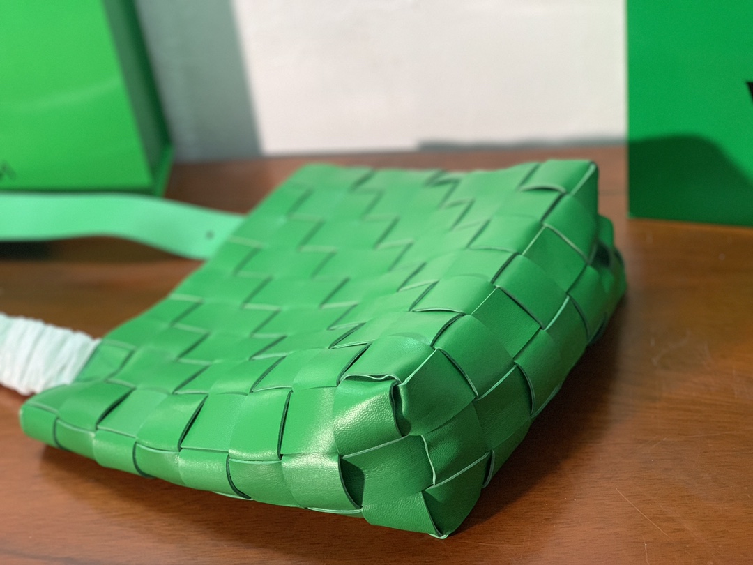 Bottega Veneta Shoulder Bag Nappa Green. For Women. Women's Bags 12.9in/33cm - Soul Replicas