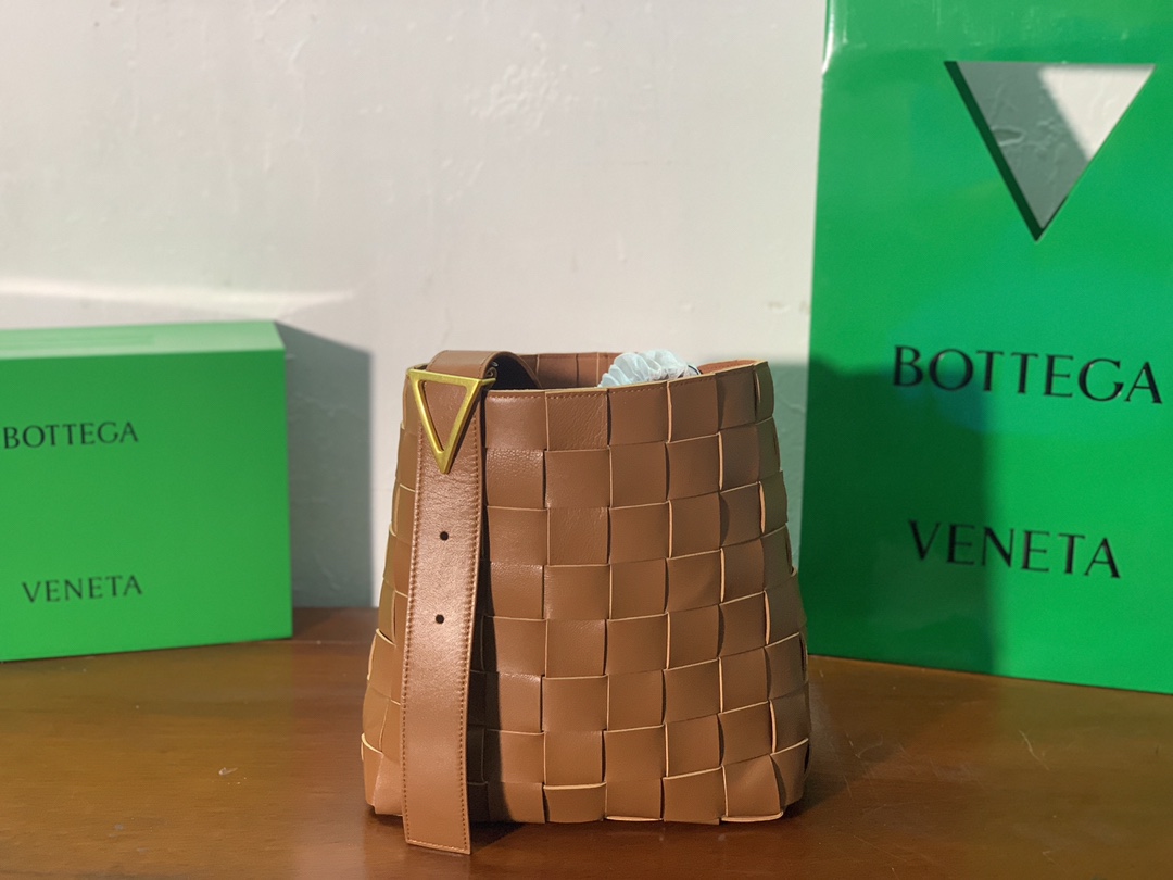 Bottega Veneta Shoulder Bag Nappa Brown. For Women. Women's Bags 12.9in/33cm - Soul Replicas