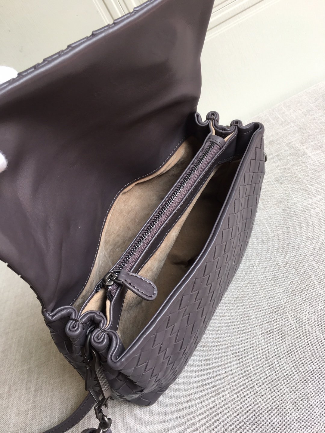 Bottega Veneta Classic Intrecciato Dark Brown. For Women. Women's Bags 8.9in/22.5cm - Soul Replicas