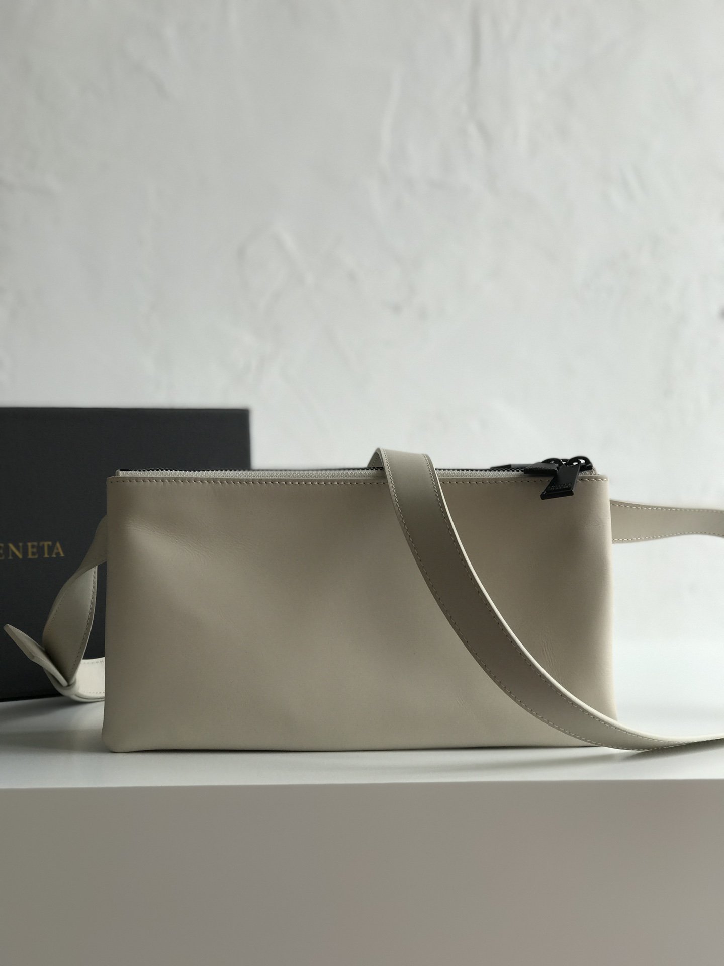 Bottega Veneta Crossbody Bag White. For Women. Women-s Bags 10.2in/26cm - Soul Replicas