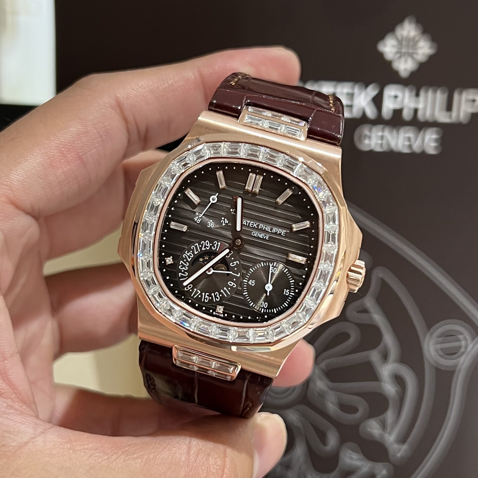 Patek Philippe Nautilus 5724R Gold Wrapped Moissanite Diamond Replica Watch 40mm - Soul Replicas
