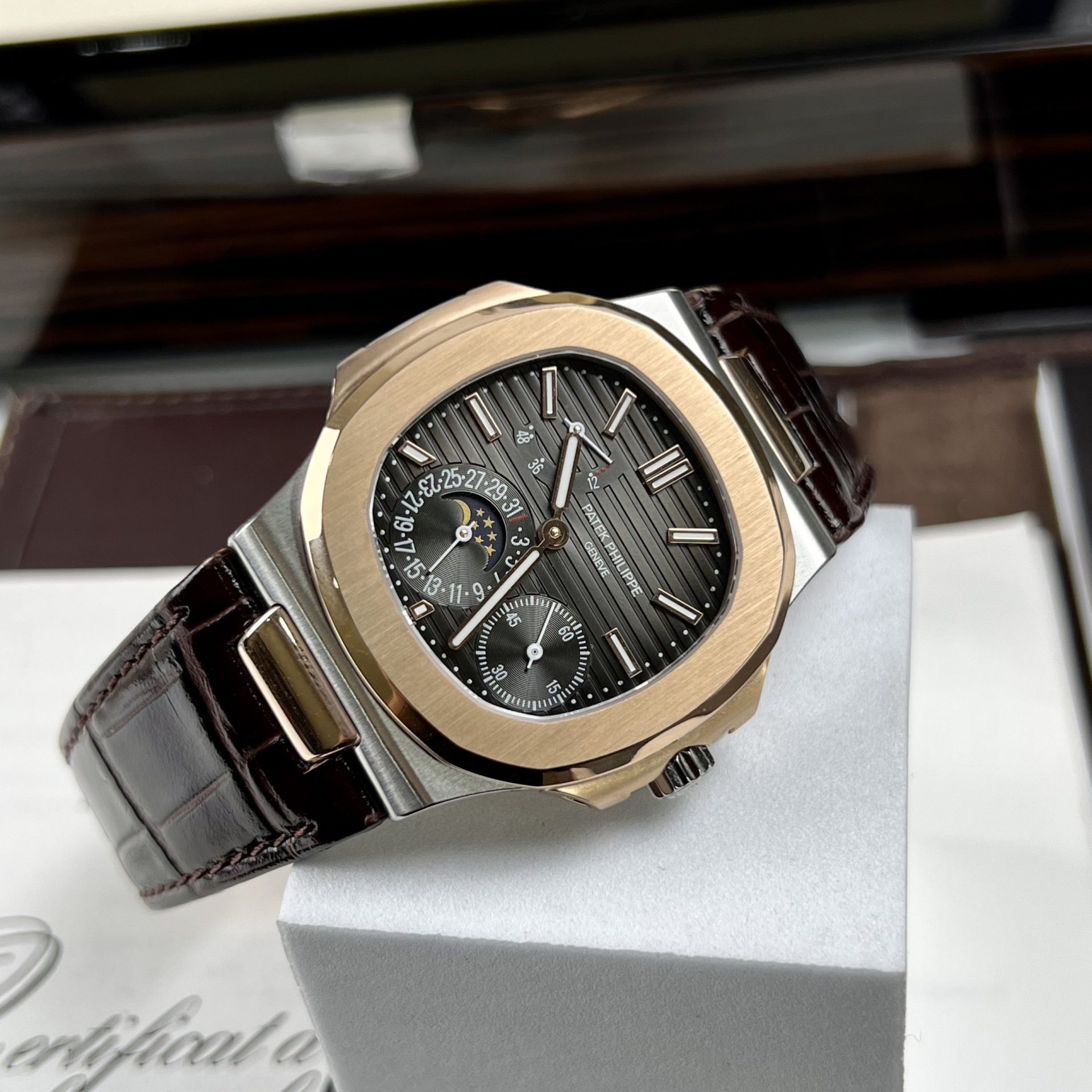 Patek Philippe Replica Watch Nautilus 5712 Demi Rose Gold GR Factory 40mm - Soul Replicas