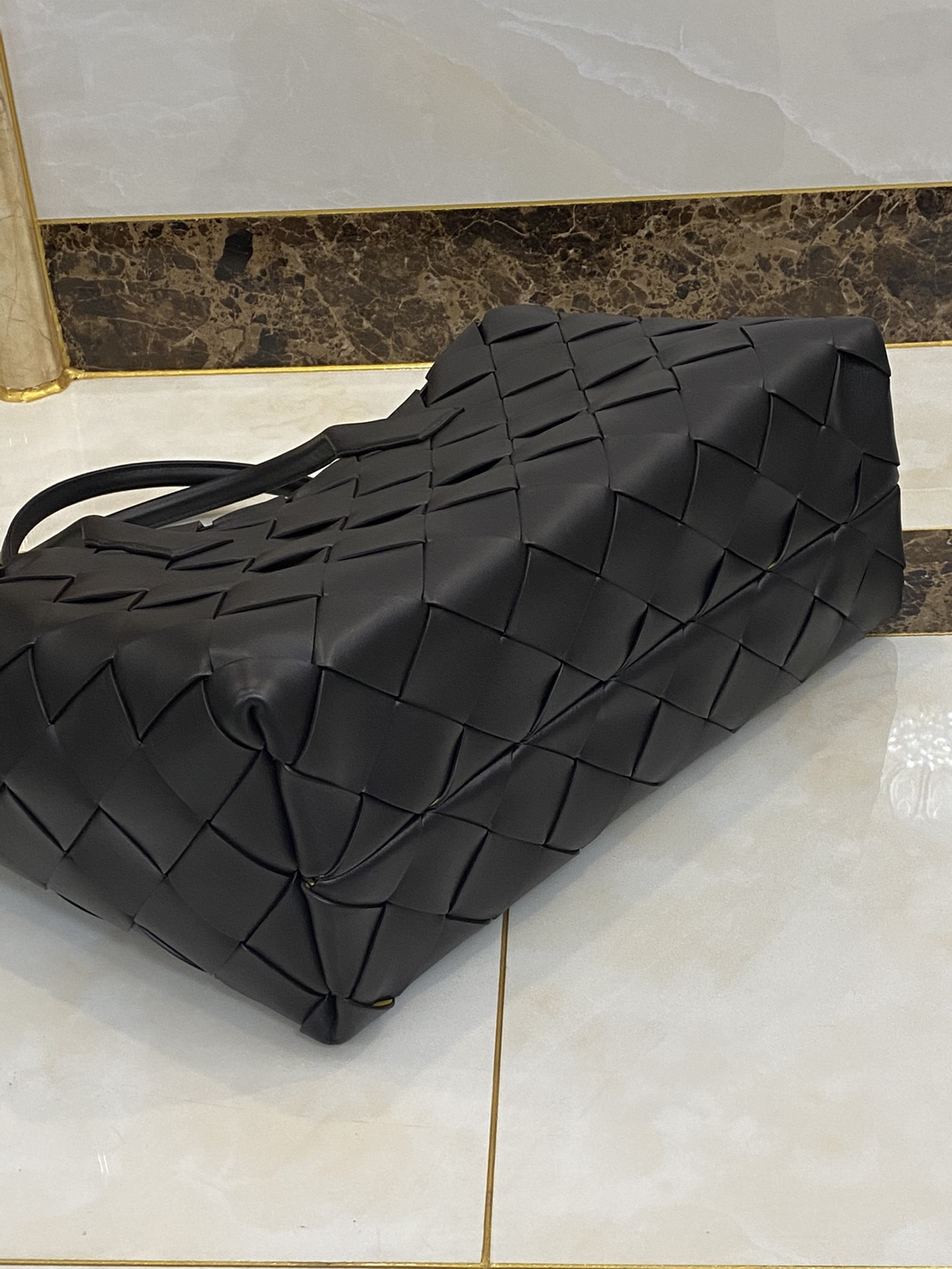 Bottega Veneta Medium Intrecciato Tote Bag Black. For Women. Women-s Bags 17.3in/44cm 630817VMAY32544 - Soul Replicas