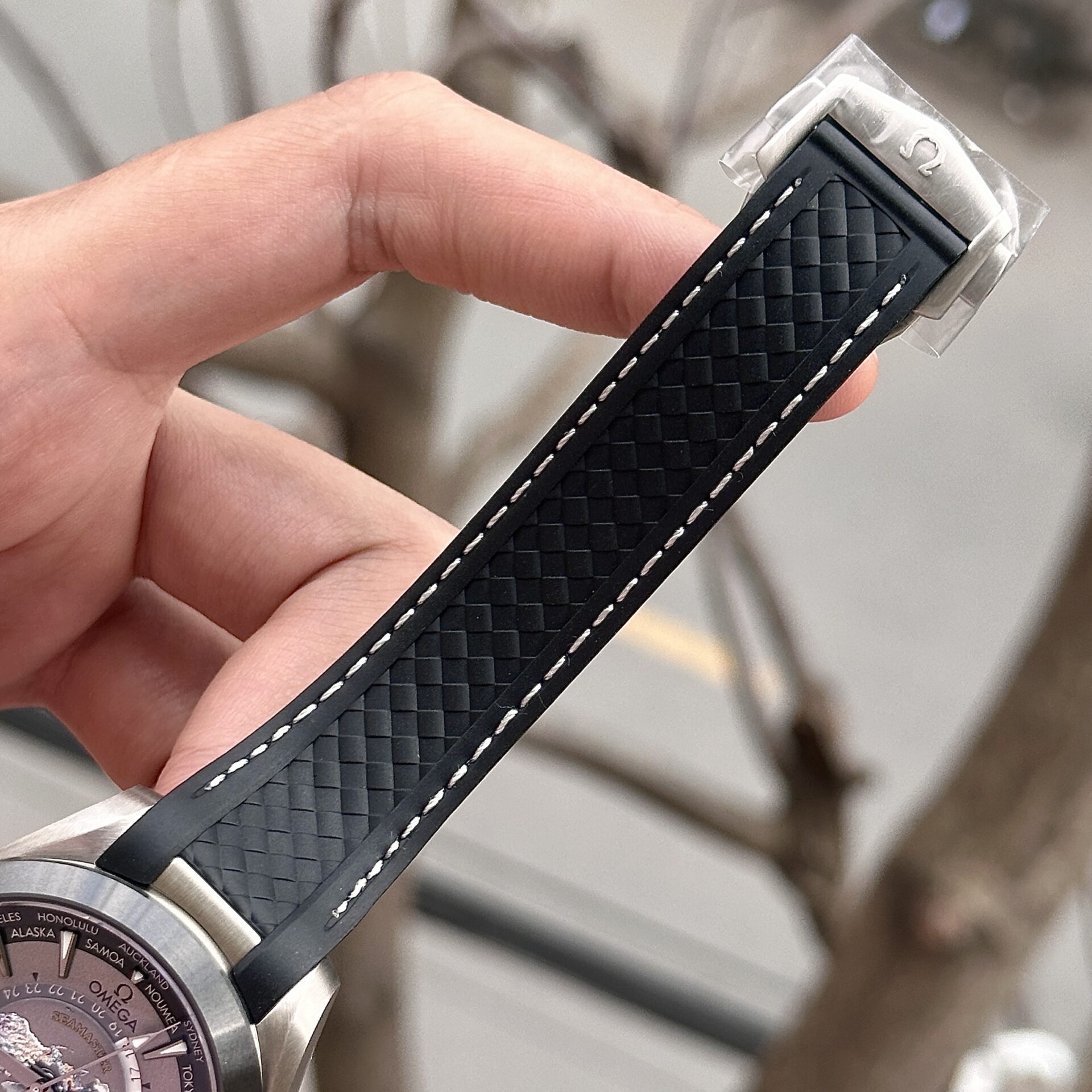 Omega Replica Watch Aqua Terra Worldtimer Gray Dial Rubber Strap VS Factory 43mm - Soul Replicas