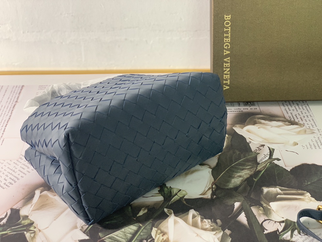 Bottega Veneta Handle Bag Blue. For Women. Women-s Bags 12in/29.5cm - Soul Replicas