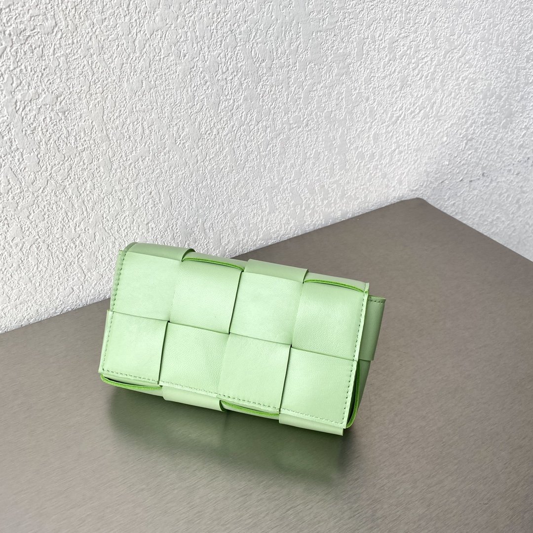 Bottega Veneta Belt Cassette Banana Green. For Women. Women's Bags 6.9in/17.5cm - Soul Replicas