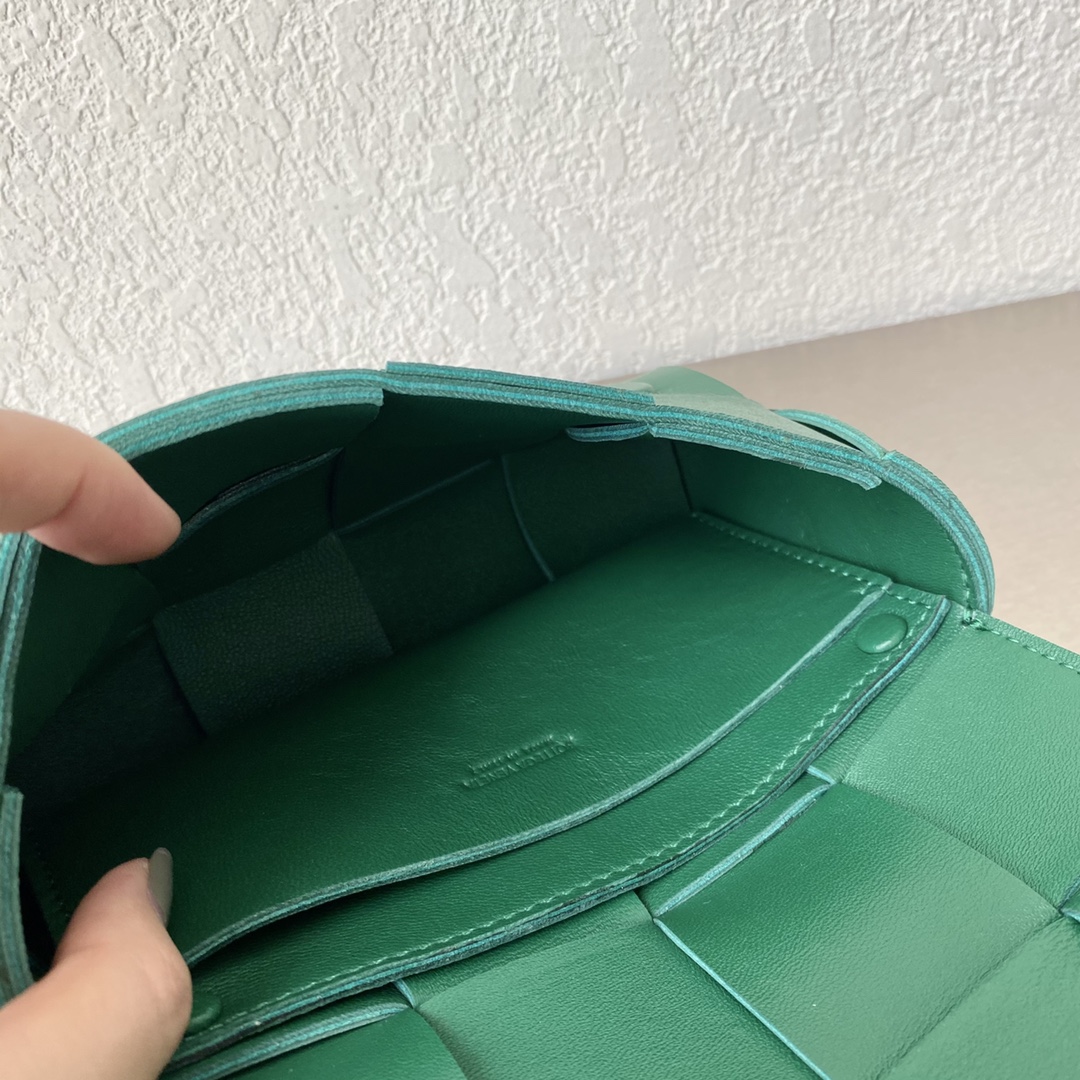 Bottega Veneta Belt Cassette Dark Green. For Women. Women's Bags 6.9in/17.5cm - Soul Replicas