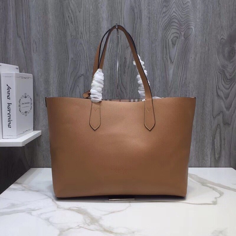 Burberry Reversible Tote Haymarket Canvas Medium For Women. Women-s Bags 19.3in/49cm - Soul Replicas