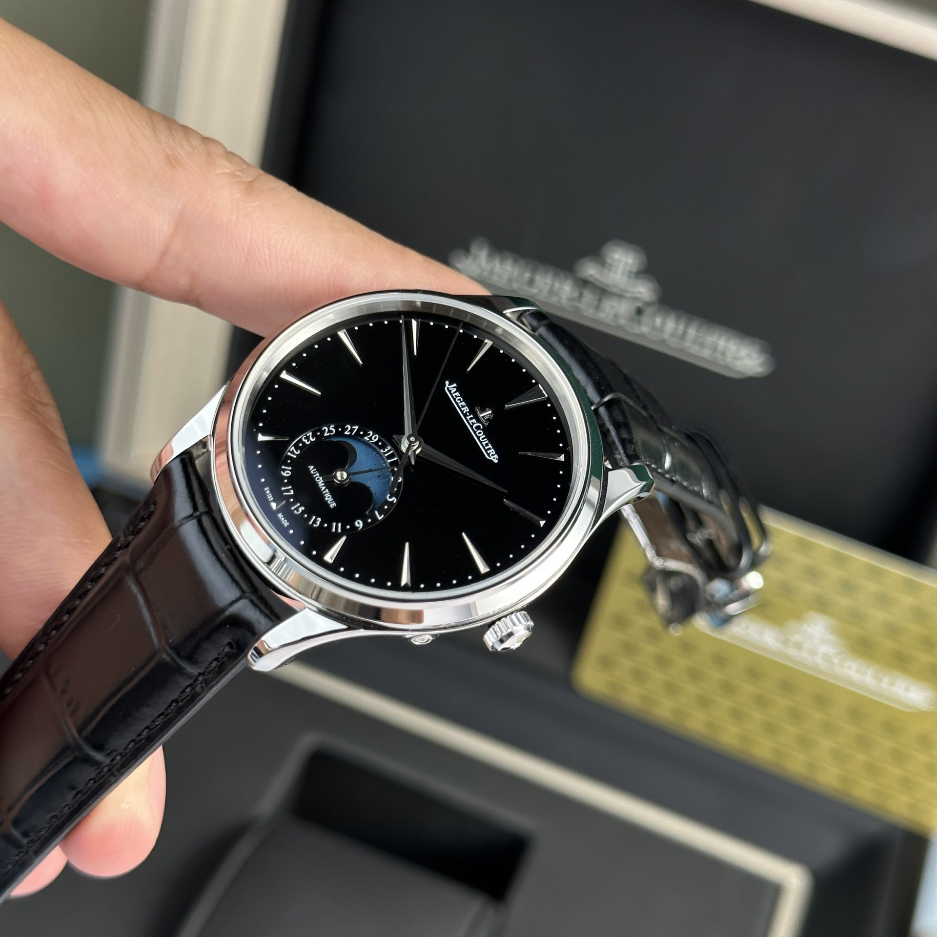 Jaeger Lecoultre Replica Watch Master Ultrathin Moon Black Dial 39mm - Soul Replicas