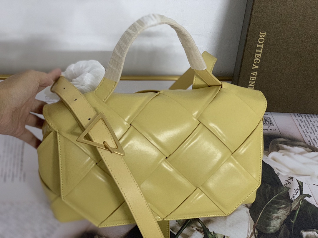 Bottega Veneta Handle Bag Yellow. For Women. Women-s Bags 11.4in/29cm - Soul Replicas