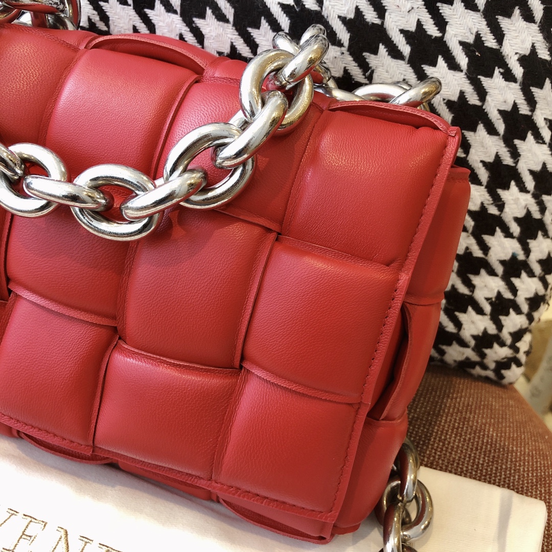 Bottega Veneta Chain Cassette Red. For Women. Women's Bags 10.2in/26cm - Soul Replicas