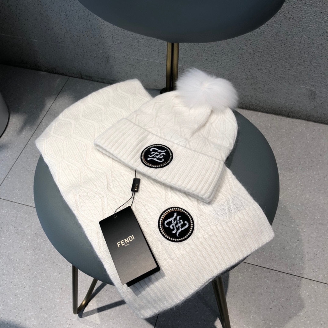 Fendi Beanie & Scarf Set In White - Soul Replicas