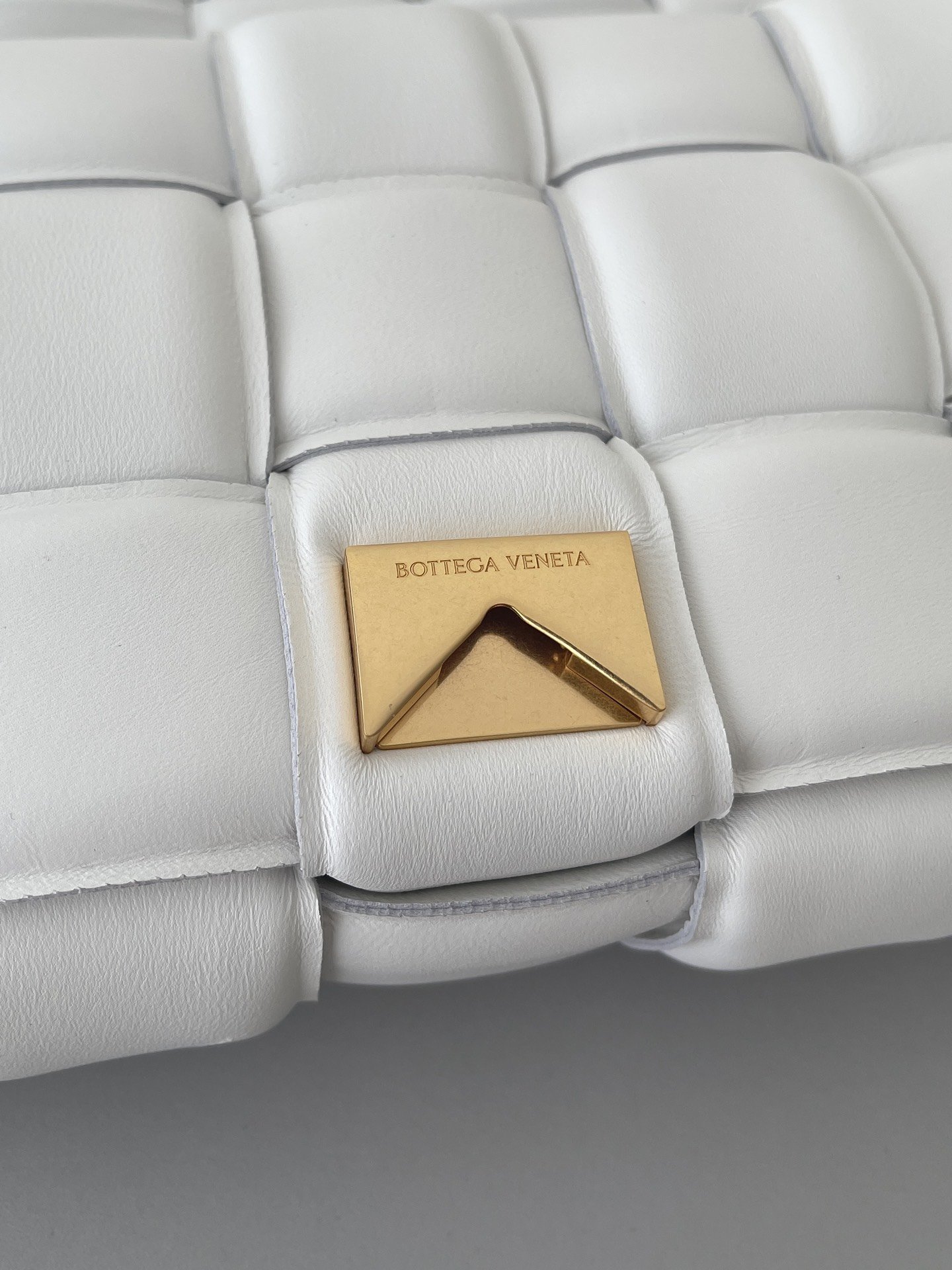 Bottega Veneta Chain Cassette White. For Women. Women-s Bags 10.2in/26cm 680070V1FY09009 - Soul Replicas