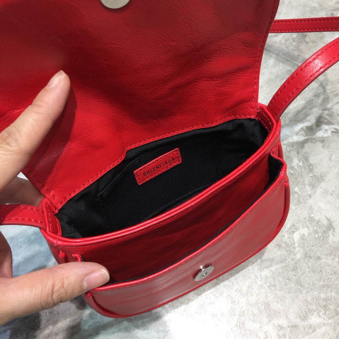 Balenciaga Leader Soft Round Cross Bag In Red. For Women. Women-s Bags 6.3in/16cm - Soul Replicas