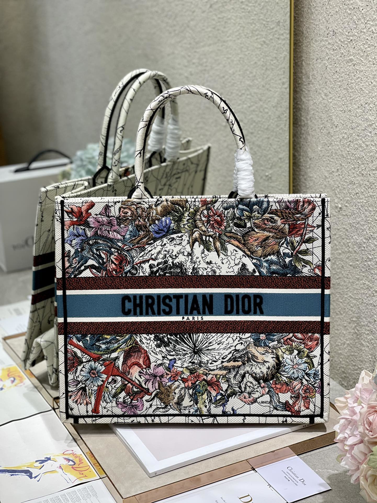 Christian Dior Large Dior Book Tote Latte Multicolor Dior Zodiac Embroidery. Latte Multicolor. For Women Women's Handbags. Shoulder Bags. 42cm CD M1286ZRHP_M941 - Soul Replicas