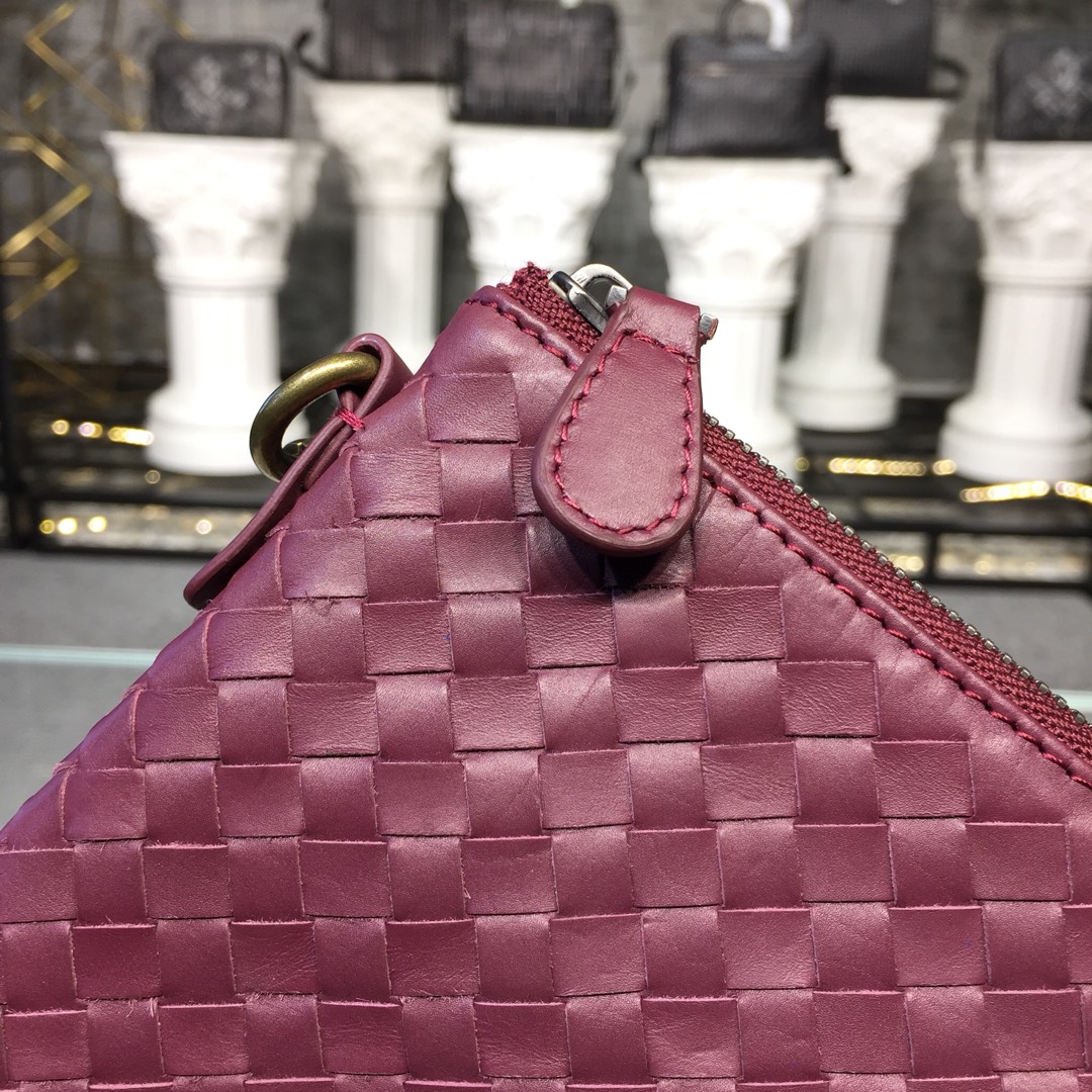 Bottega Veneta Chain Shoulder Bag Dark Red. For Women. Women's Bags 9.6in/24.5cm - Soul Replicas