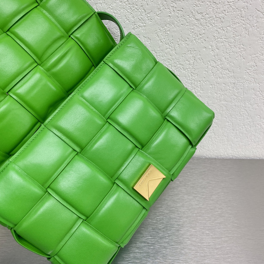 Bottega Veneta Padded Cassette Green. For Women. Women's Bags 10.2in/26cm 591970VCQR13724 - Soul Replicas