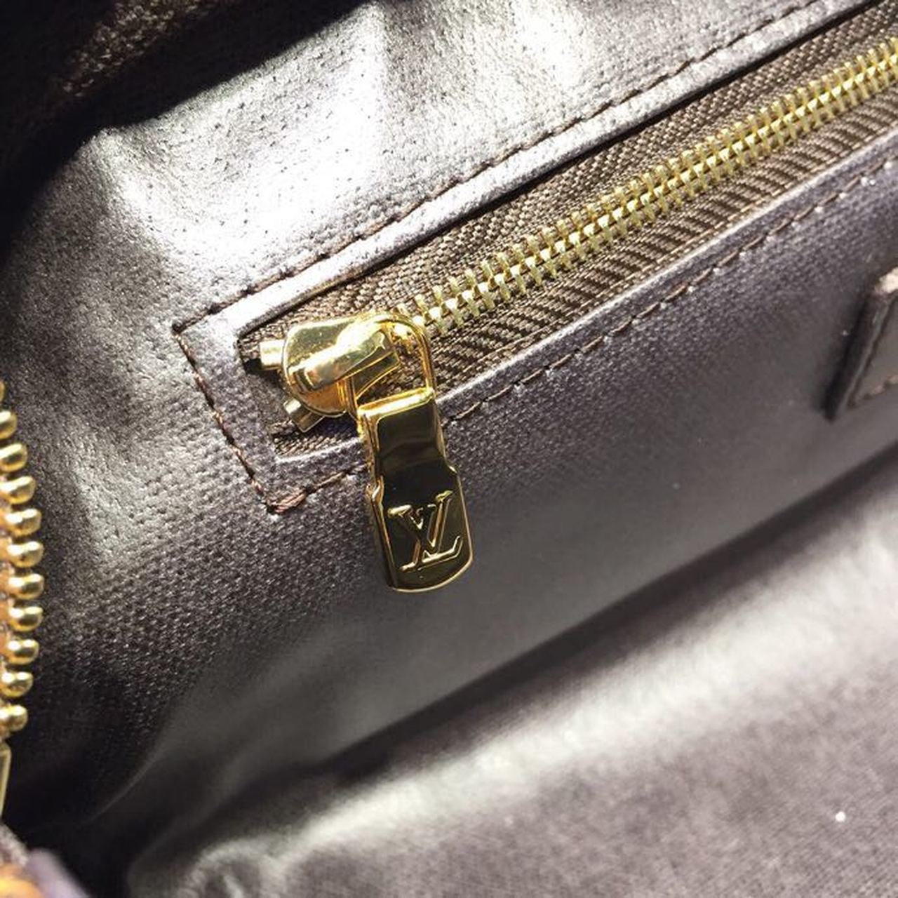 Louis Vuitton King Size Toiletry Damier Ebene Canvas For Women. Women-s Bags. Travel Bags 11in/28cm LV N47527 - Soul Replicas