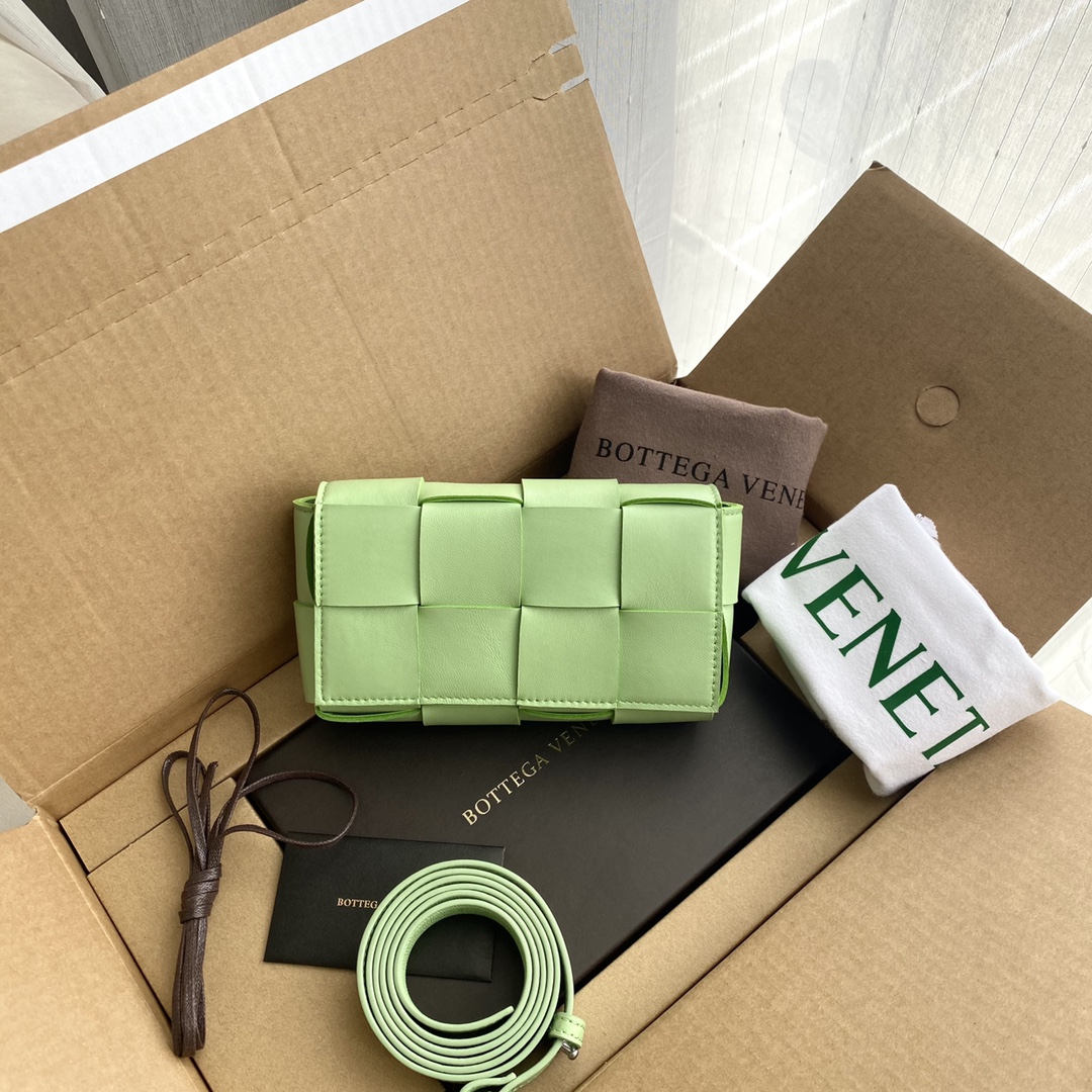 Bottega Veneta Belt Cassette Banana Green. For Women. Women's Bags 6.9in/17.5cm - Soul Replicas