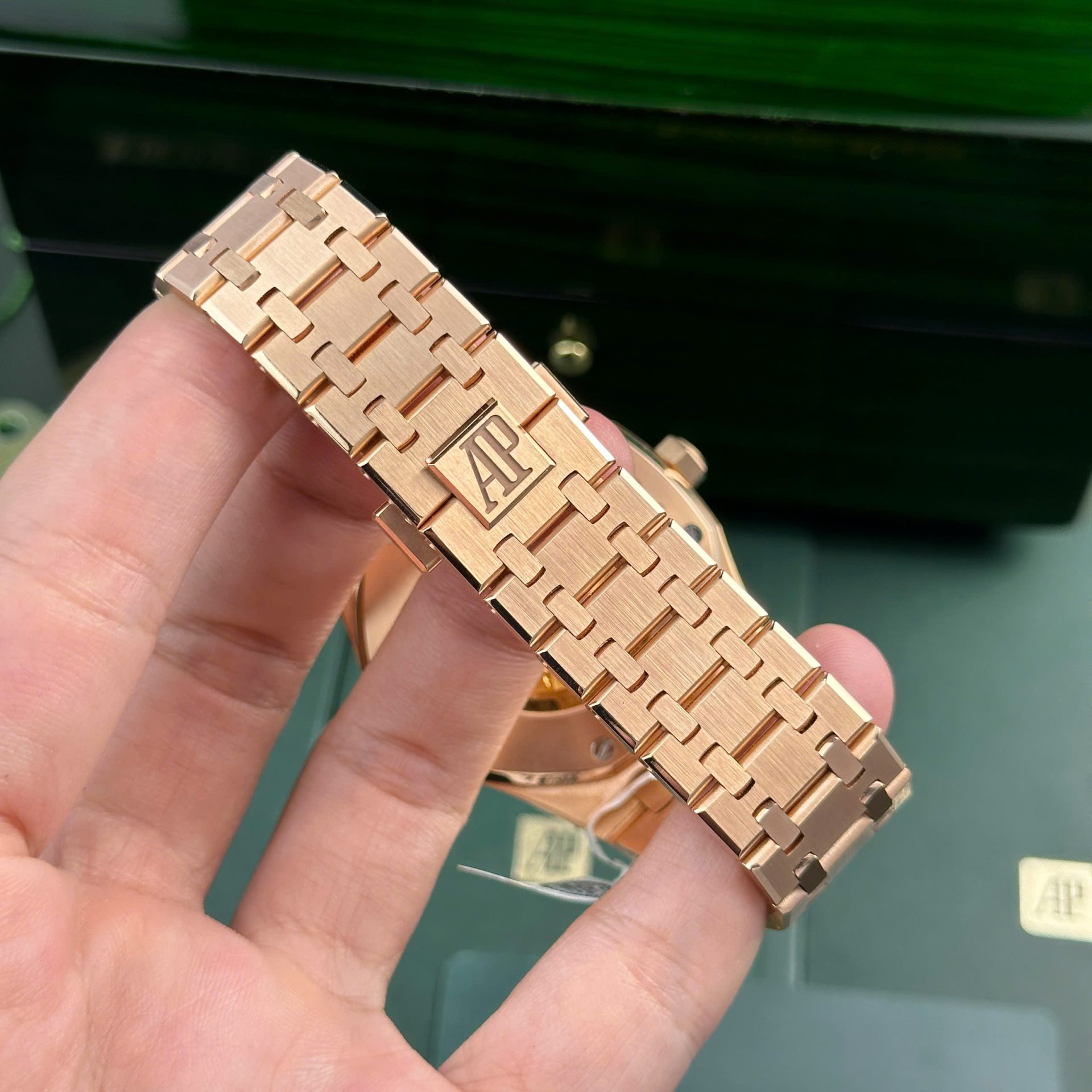 Audemars Piguet Replica Watch Royal Oak 15400 Gold Wrapped Black Dial ZF 41mm - Soul Replicas