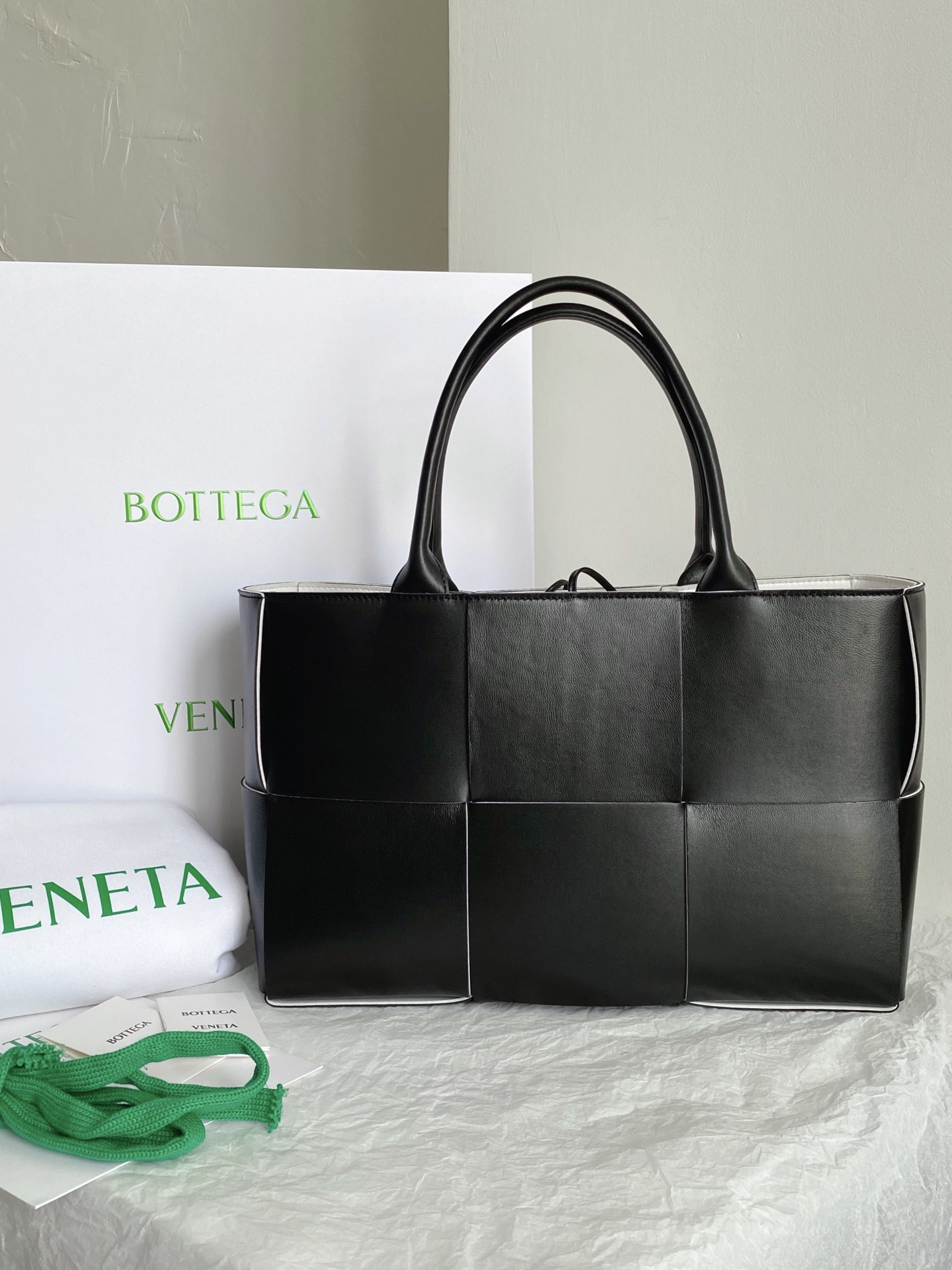 Bottega Veneta Arco Tote Bag For Women 16.14in/41cm In Black 609175VMAY31283 - Soul Replicas