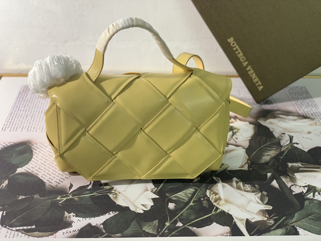 Bottega Veneta Handle Bag Yellow. For Women. Women-s Bags 11.4in/29cm - Soul Replicas