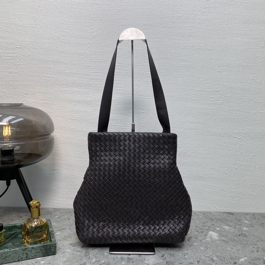 Bottega Veneta Intrecciato Shoulder Bag Purple. For Women. Women's Bags 10.2in/26cm - Soul Replicas