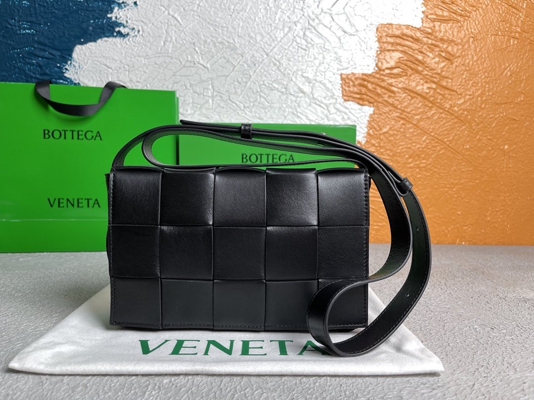 Bottega Veneta Cassette Black. For Women. Women's Bags 9.1in/23cm 578004VMAY11229 - Soul Replicas