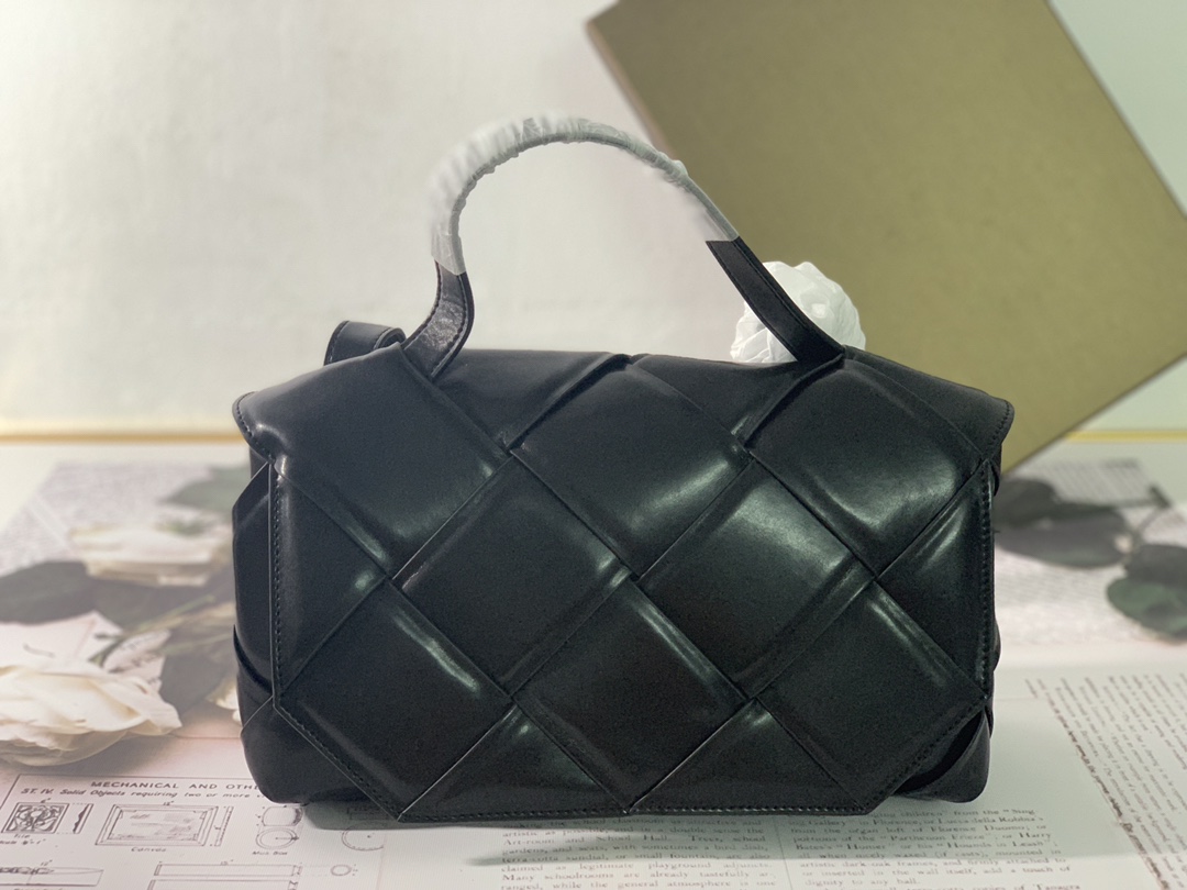 Bottega Veneta Handle Bag Black. For Women. Women-s Bags 11.4in/29cm - Soul Replicas