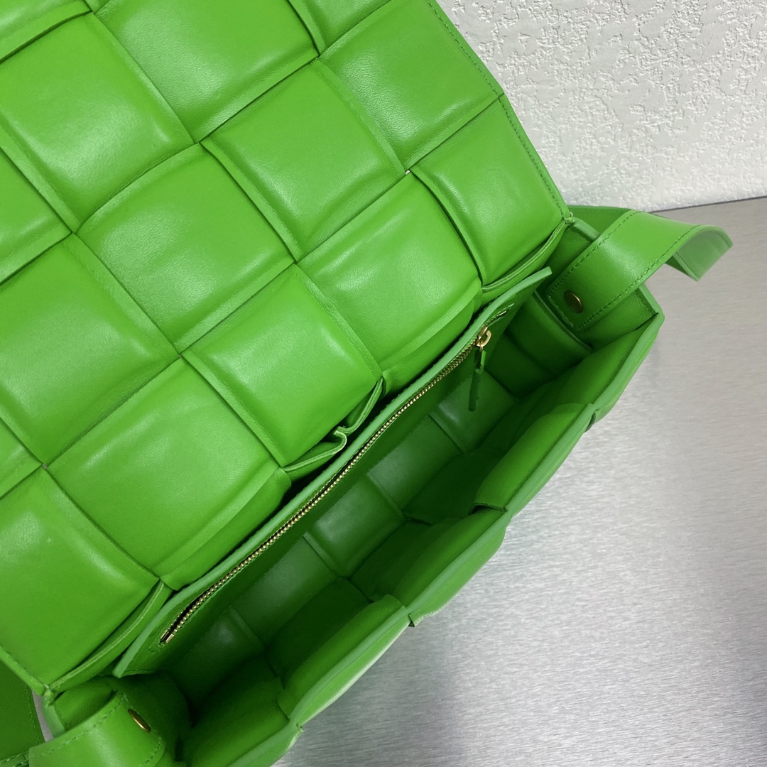 Bottega Veneta Padded Cassette Green. For Women. Women's Bags 10.2in/26cm 591970VCQR13724 - Soul Replicas