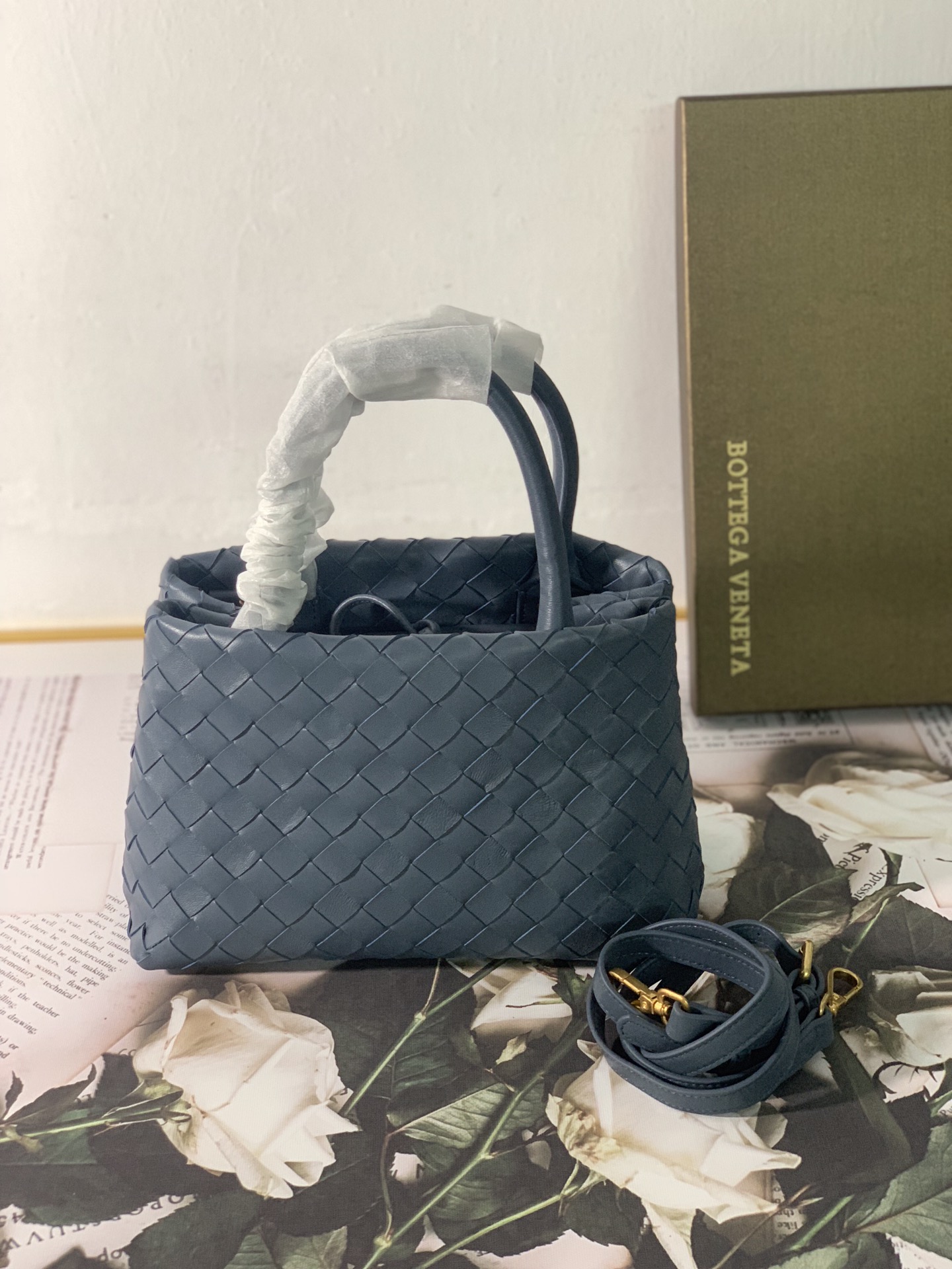 Bottega Veneta Handle Bag Blue. For Women. Women-s Bags 12in/29.5cm - Soul Replicas