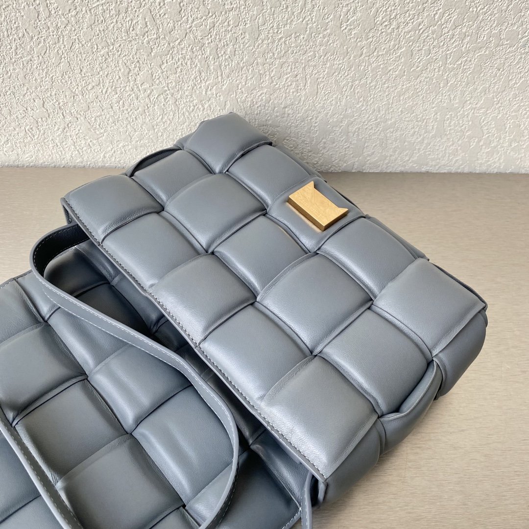 Bottega Veneta Padded Cassette Gray. For Women. Women's Bags 10.2in/26cm 591970VCQR11233 - Soul Replicas
