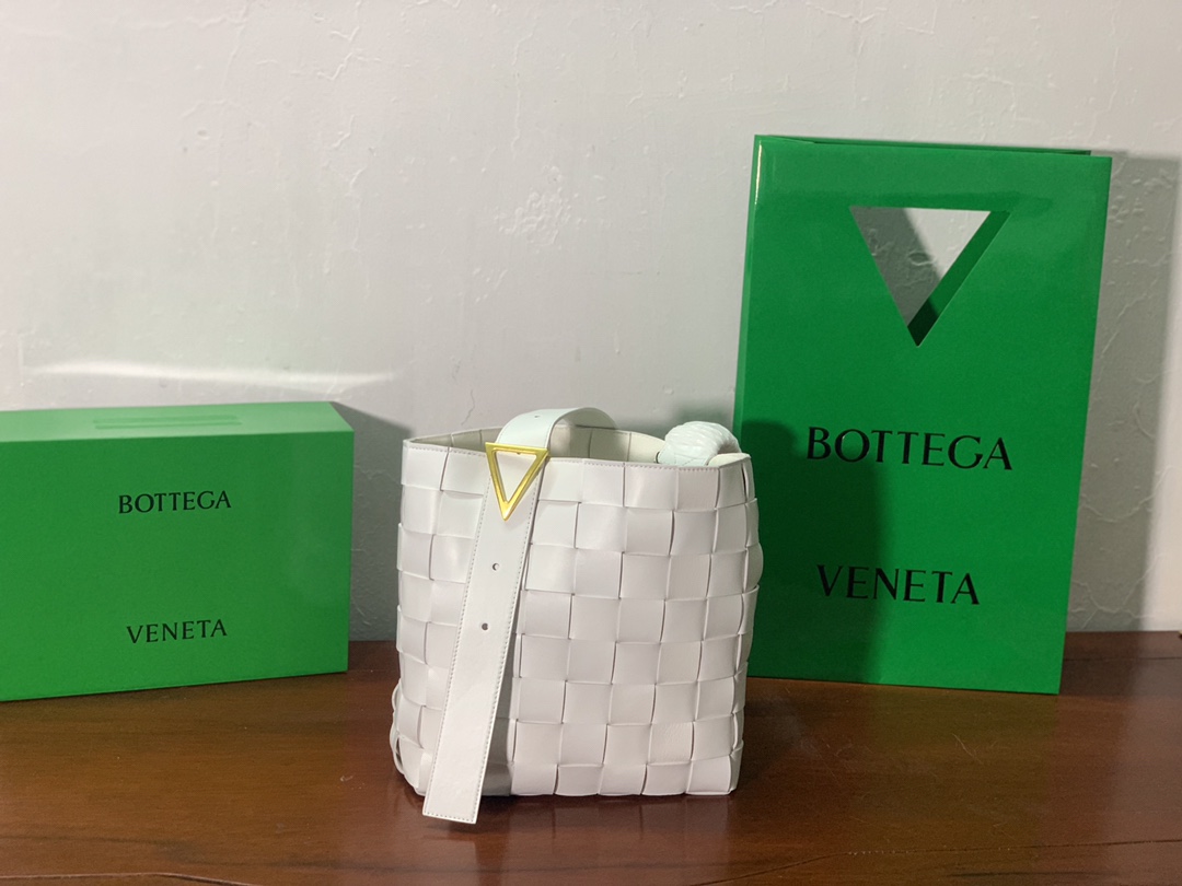 Bottega Veneta Shoulder Bag Nappa White. For Women. Women's Bags 12.9in/33cm - Soul Replicas