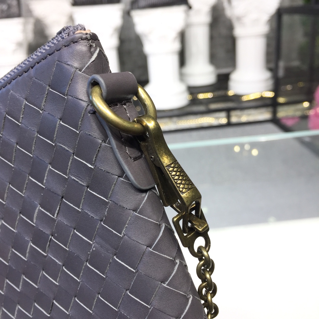 Bottega Veneta Chain Shoulder Bag Gray. For Women. Women's Bags 9.6in/24.5cm - Soul Replicas