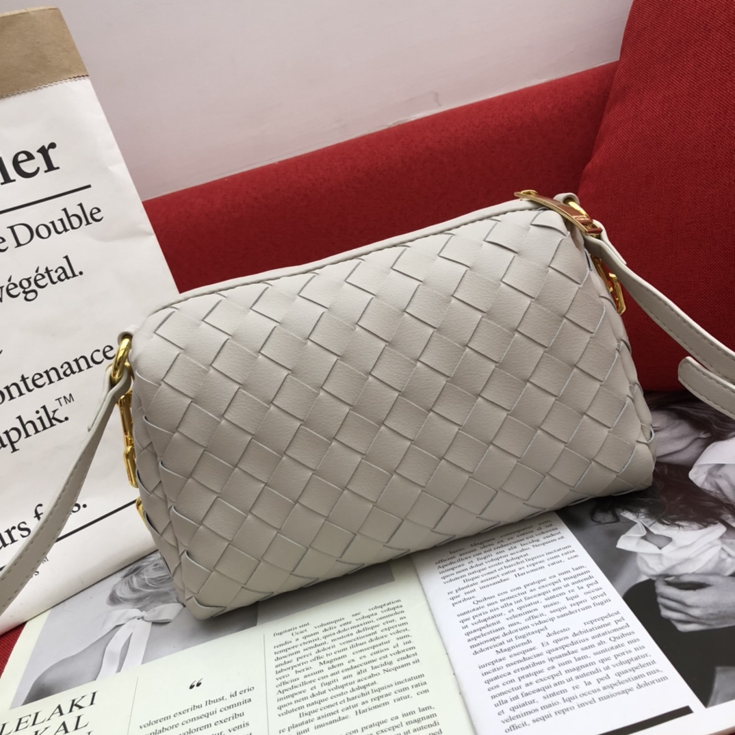 Bottega Veneta Crossbody Bag White. For Women. Women-s Bags 9.4in/24cm - Soul Replicas
