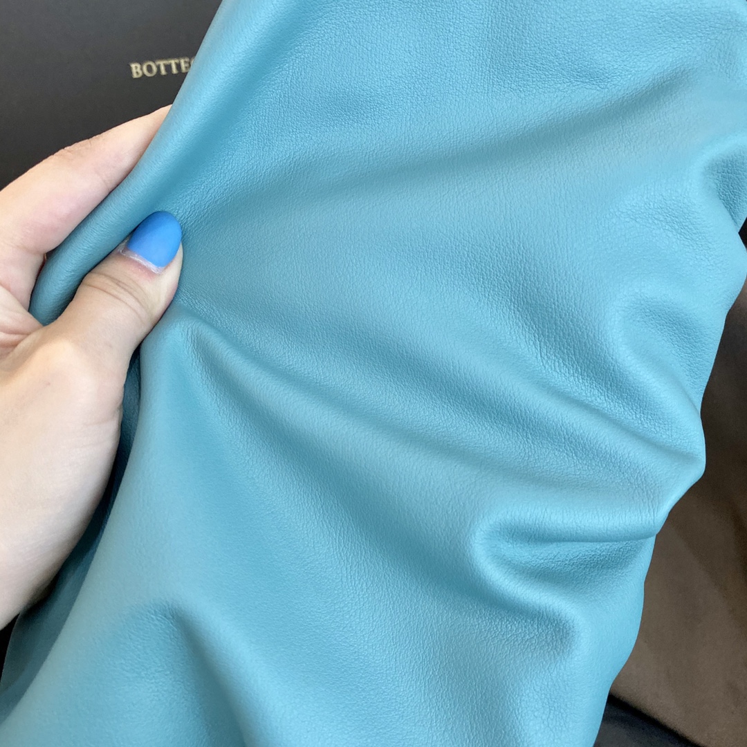 Bottega Veneta Chain Pouch Red. For Women. Women's Bags 12.2in/31cm - Soul Replicas