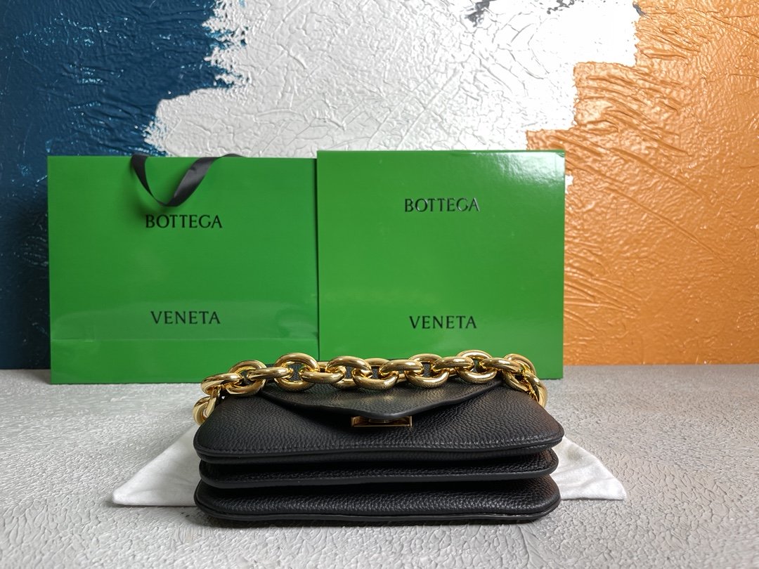 Bottega Veneta Mount Black. For Women. Women's Bags 8.3in/21cm 667399V12M08425 - Soul Replicas